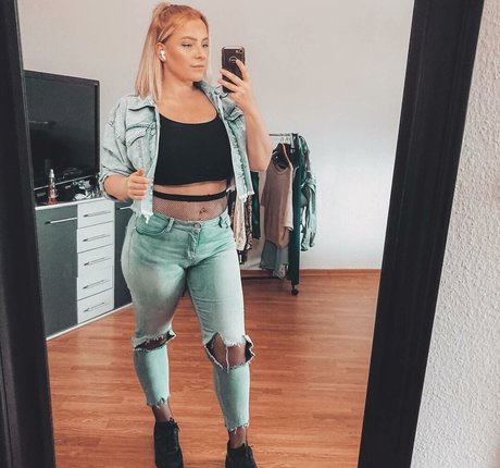 Sarah Neuhaus pornstar best photo