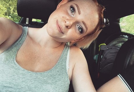 Sarah Neuhaus exclusive actress pic