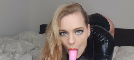 sweet miaxxx adult model picture