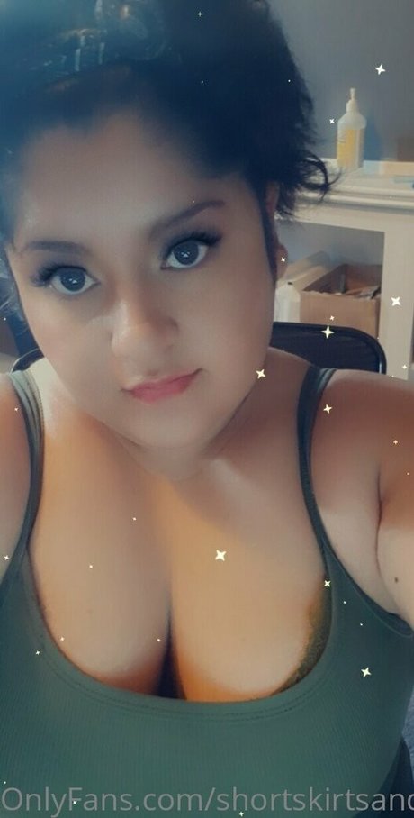 shortskirtsandflirts naked actress pics