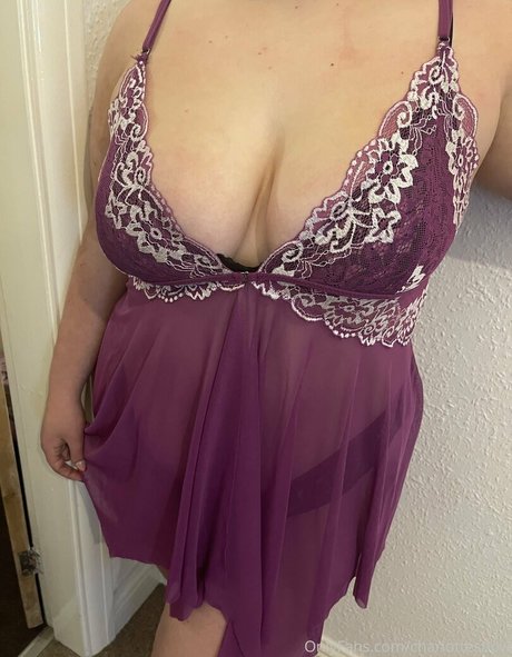 charlottesnow sexy actress picture