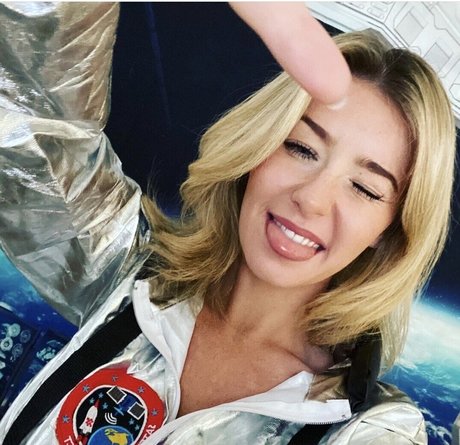 Creative Calm ASMR xxx actress photos