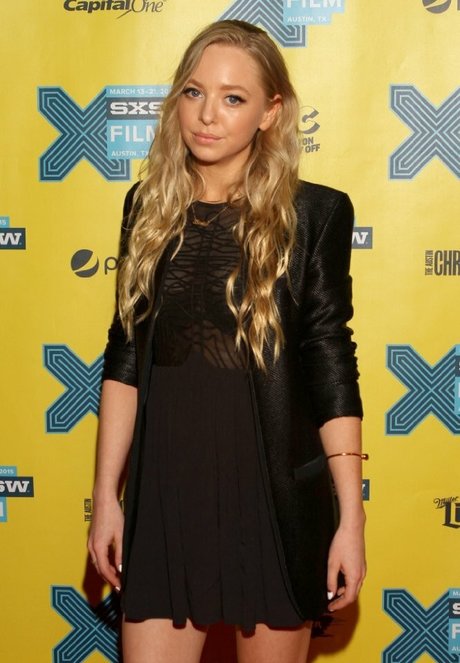 Portia Doubleday art model picture