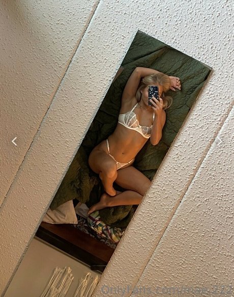 mae 222 pornstar nudes picture