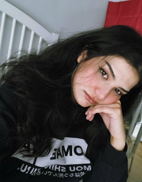 itsakatv model top photo