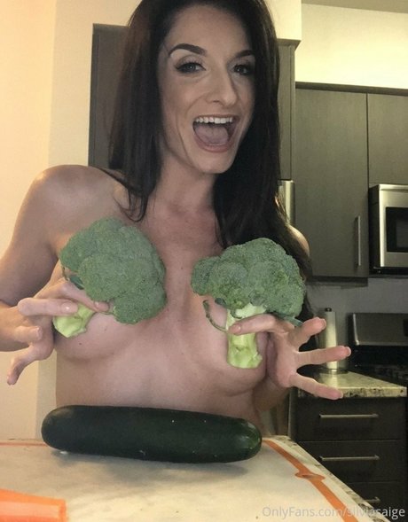 Silvia Saige model hot images