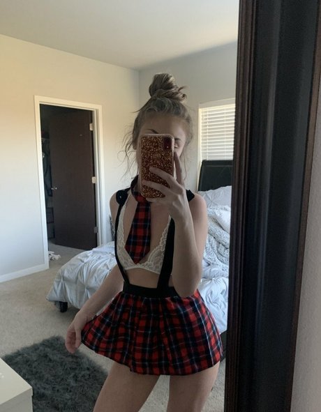 rosycheekzz naked star image