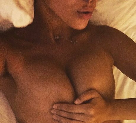 mariabluvshtein sexy star image