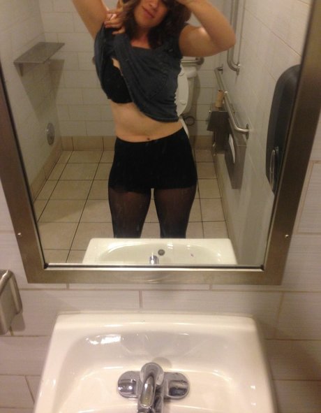 Allie Goertz art actress photo