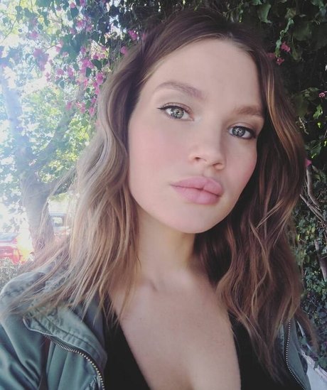 Tara Lynn model high quality image