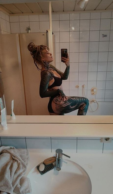 centerfold onlyfans nudes pic