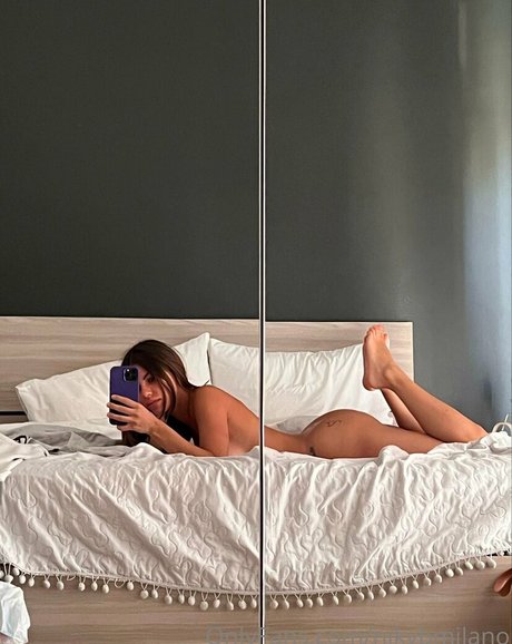 niky b model naked image