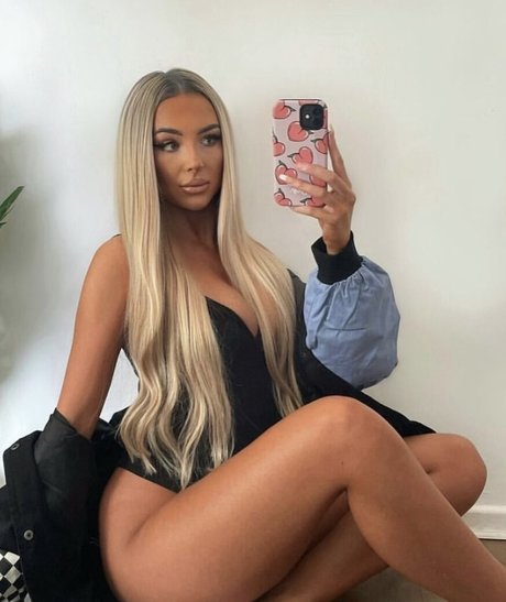 Beth Amelia erotic model img