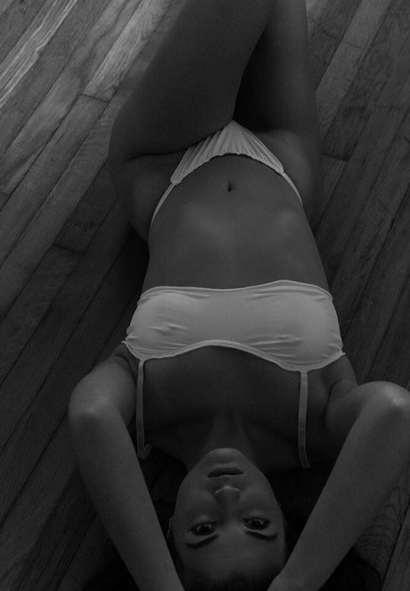 SolelyLu adult actress image