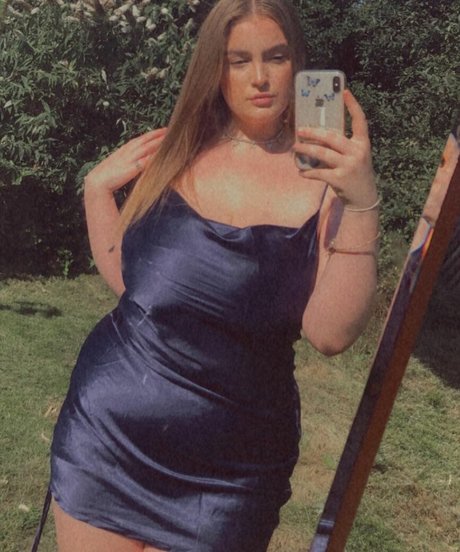 Lydia B erotic pornstar pic