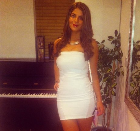 Lauren Fardon model erotic image