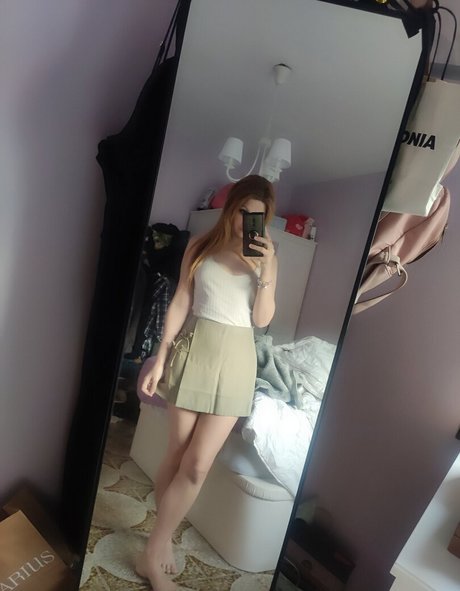 Gemiky naked model photo