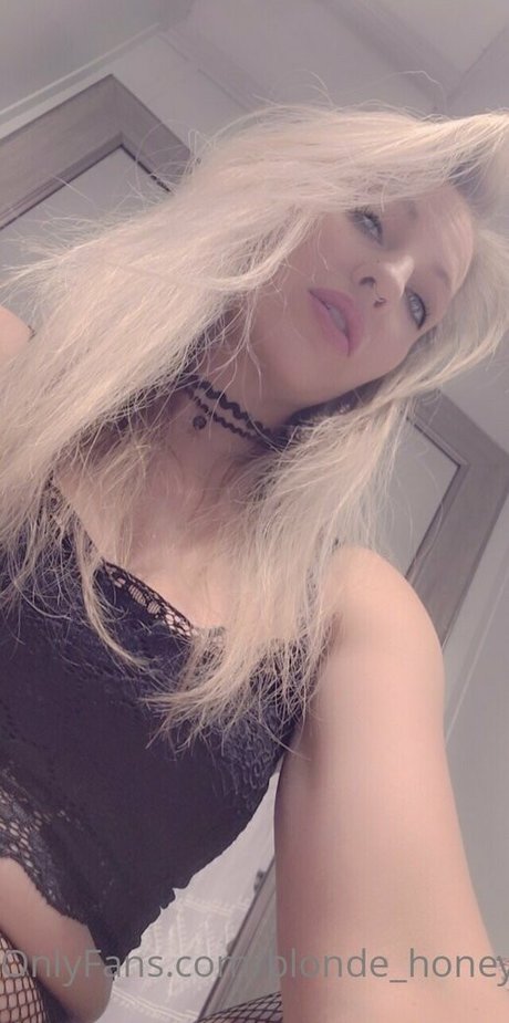 blonde honey22 nude star photo