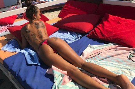 OneMoreTime model nude images