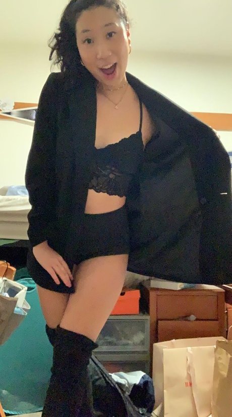 Alison L erotic model pics