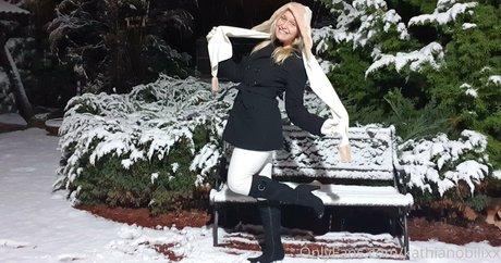 curvy shemale onlyfans adult photo