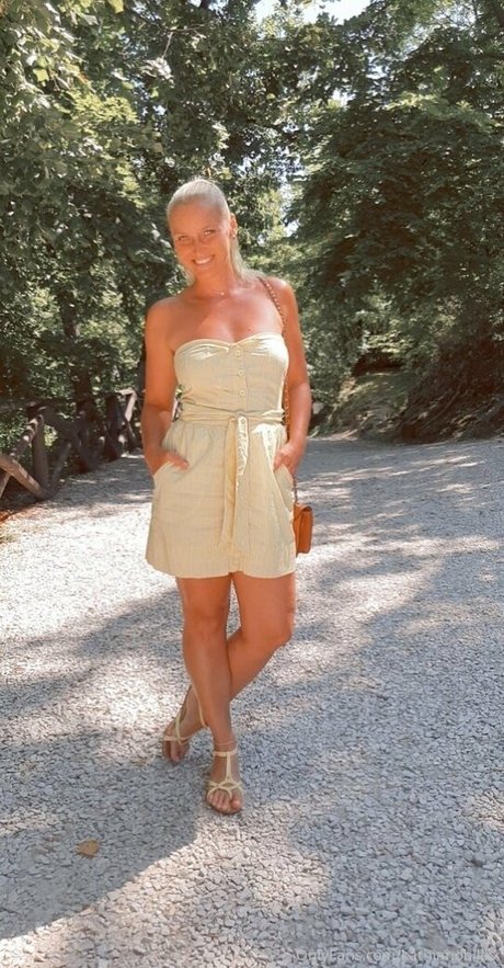 curvy shemale onlyfans art nude galleries