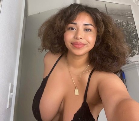 Sarai Fonseca model free photo