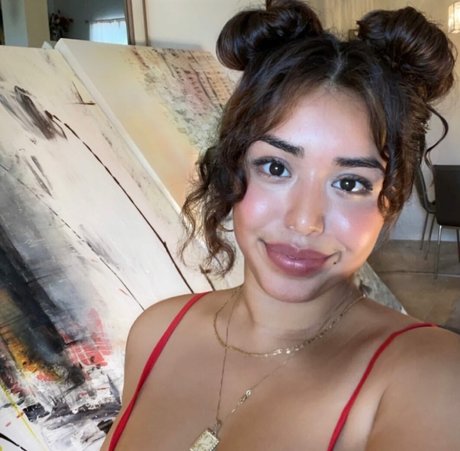 Sarai Fonseca star hot pic