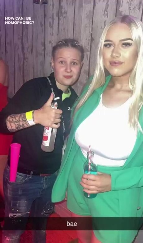 Emma H model top img