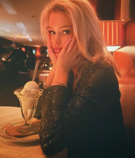 Carolina Marie pornstar erotic galleries