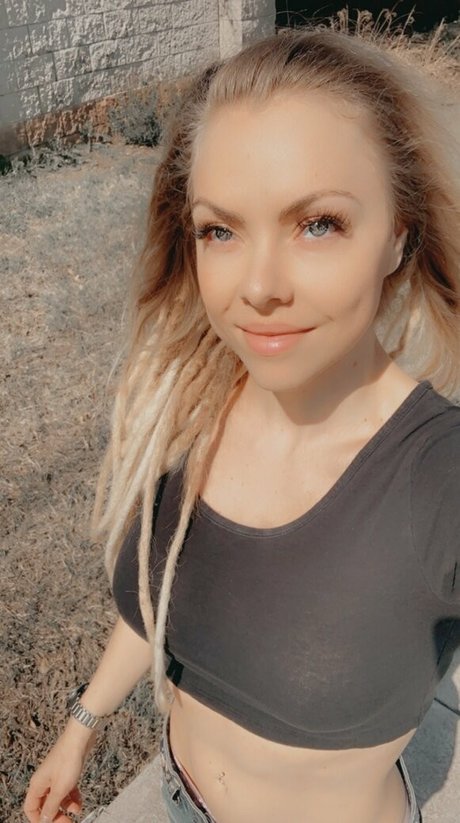 Nina Rei porn actress photo