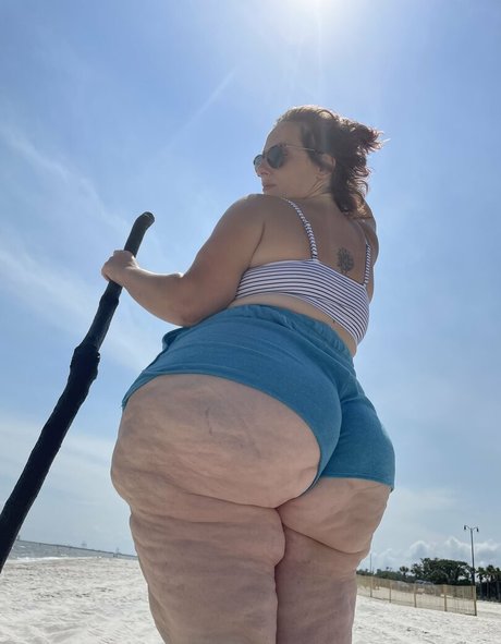 hourglassleigh pornstar nudes pic