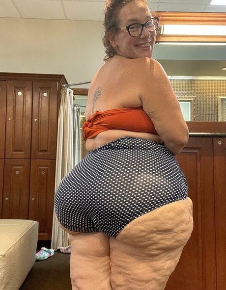 hourglassleigh hd actress galleries