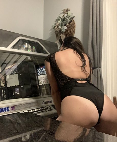 norahjgracie nude model image