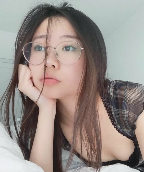 urshortie model naked gallery