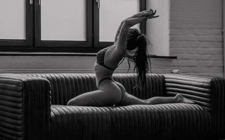 AnneSamanta model top photos