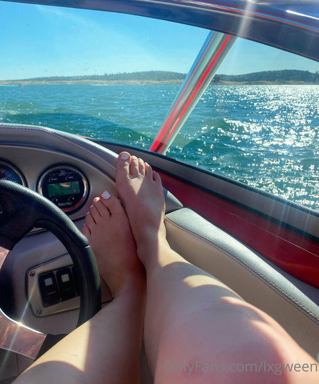 lxgween nude model archive