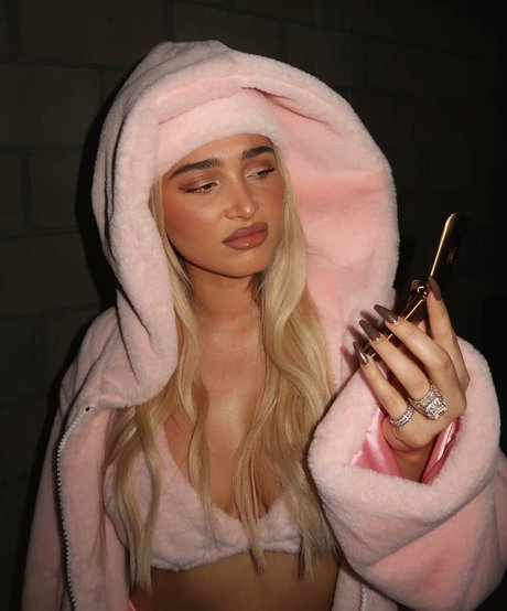 Camaryn Swanson model adult pictures