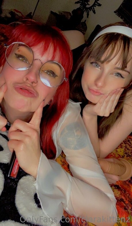 clarakittenz sexy model image