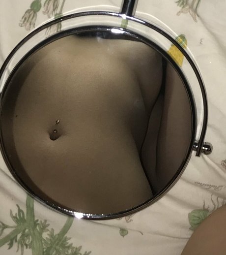 bean933 erotic model image