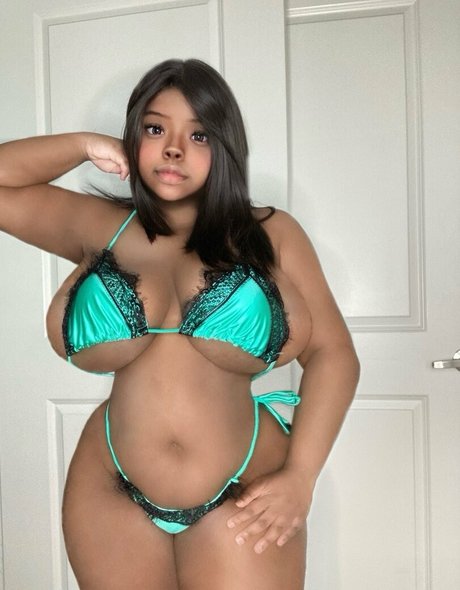 roarwie hd model photos