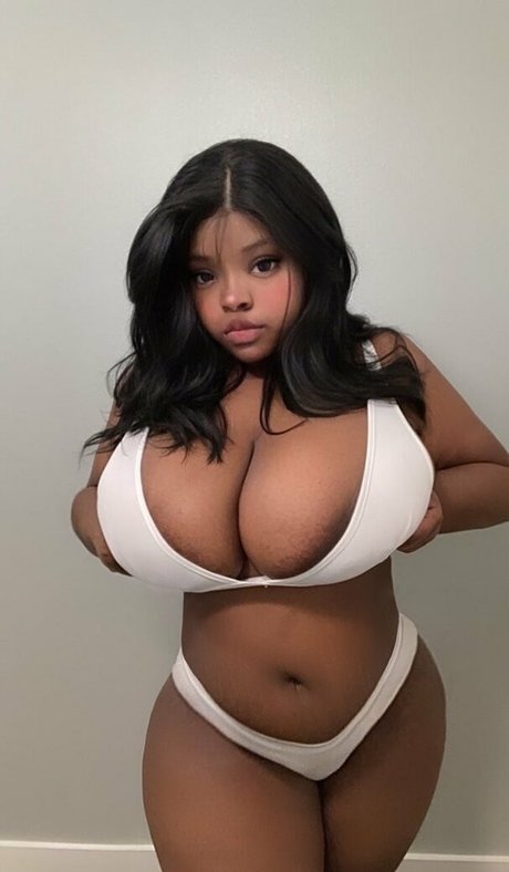 roarwie star nudes image