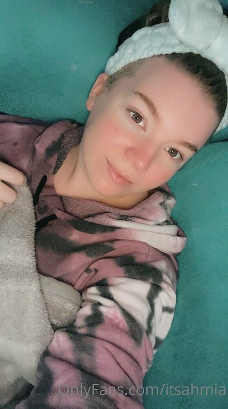 itsahmia adult actress photo