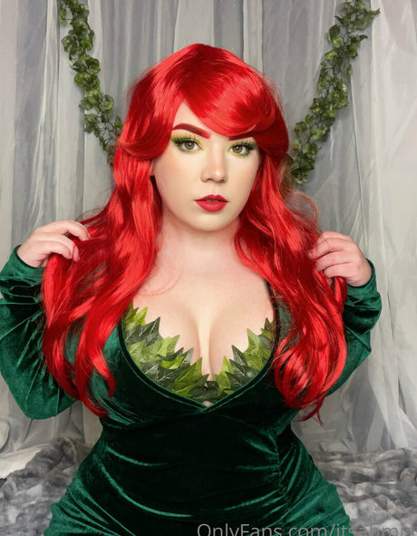 itsahmia sexy star galleries