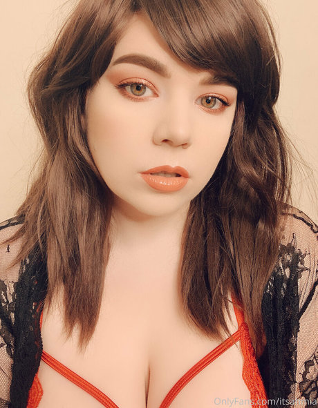 itsahmia nudes model photo