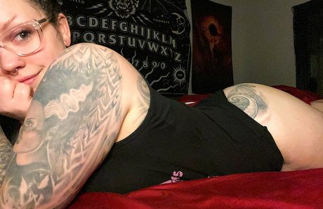 adellaaddams model nude galleries