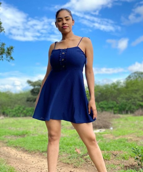 Karen Garcia naked model img