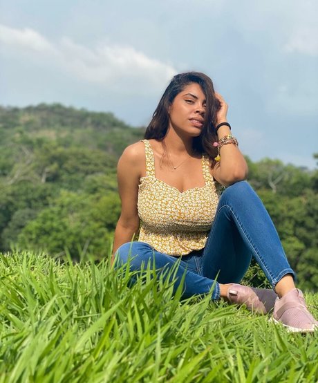 Karen Garcia star hot picture