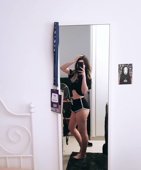 Abbyimu model top photo