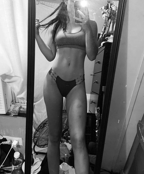 shyyanneeex sex model pic